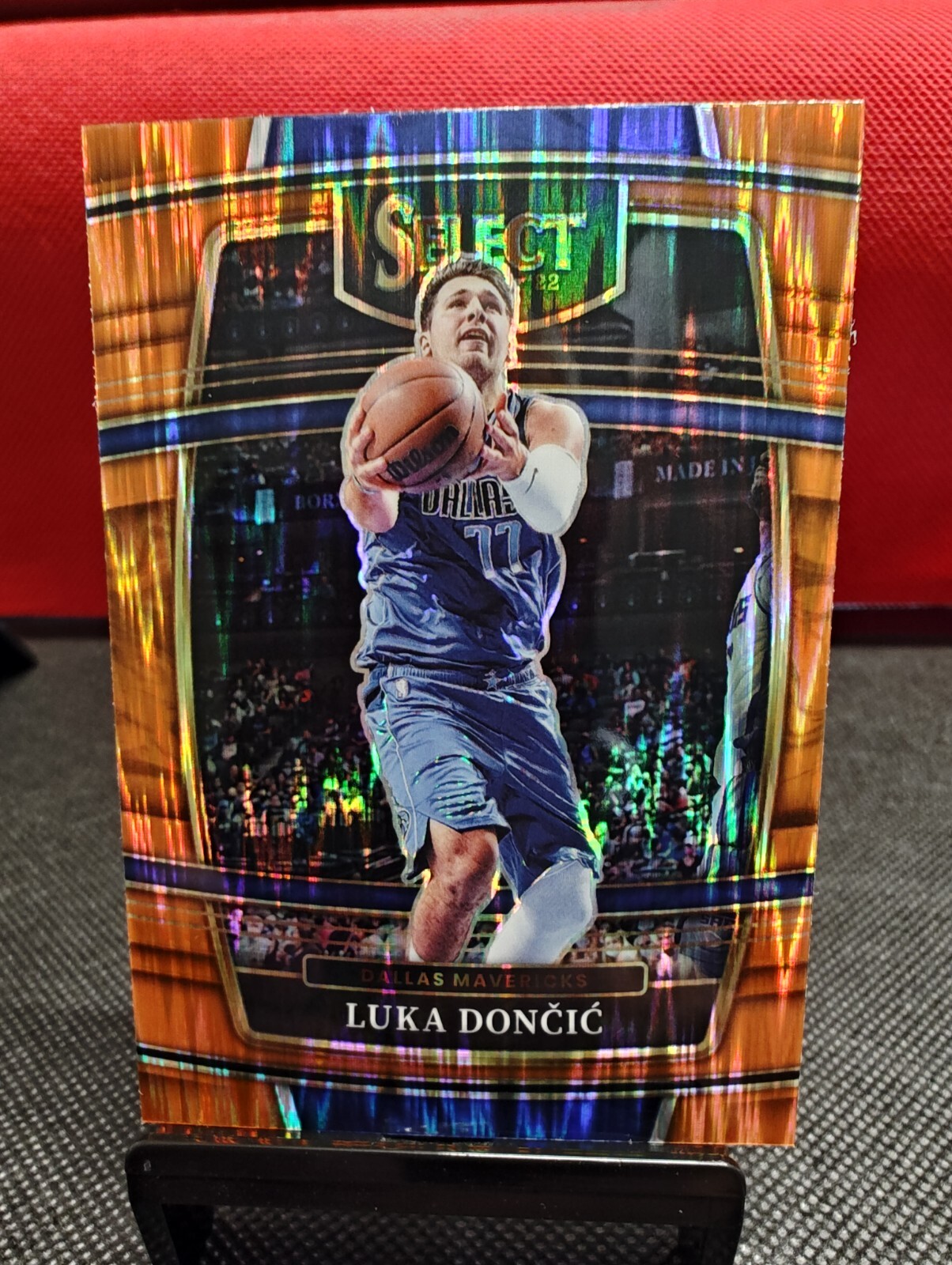 2021-22 Panini Select Luka Doncic Orange Flash Prizm Concourse #12 Mavericks
