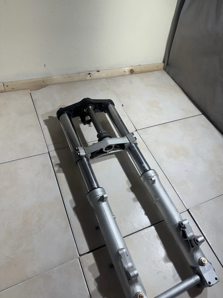 Прямая передняя вилочная подвеска для Honda Cbr600rr 2003-2004 годов выпуска - Изображение 2 из 4