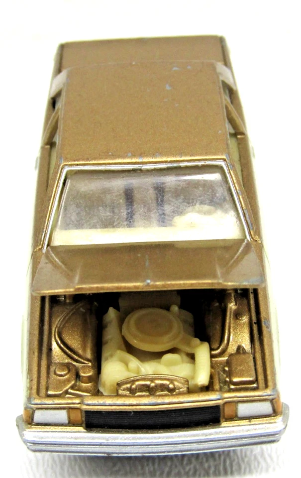 2010 Johnny Lightning Forever 64 Release 4 1981 Chevrolet Malibu Gold 1:64 Scale - Image 3 of 4