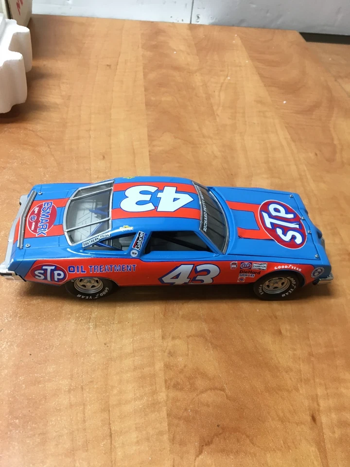Pontiac Grand Prix vintage Franklin Mint escala 1/24 Richard Petty #43 leer Foto 4 de 4