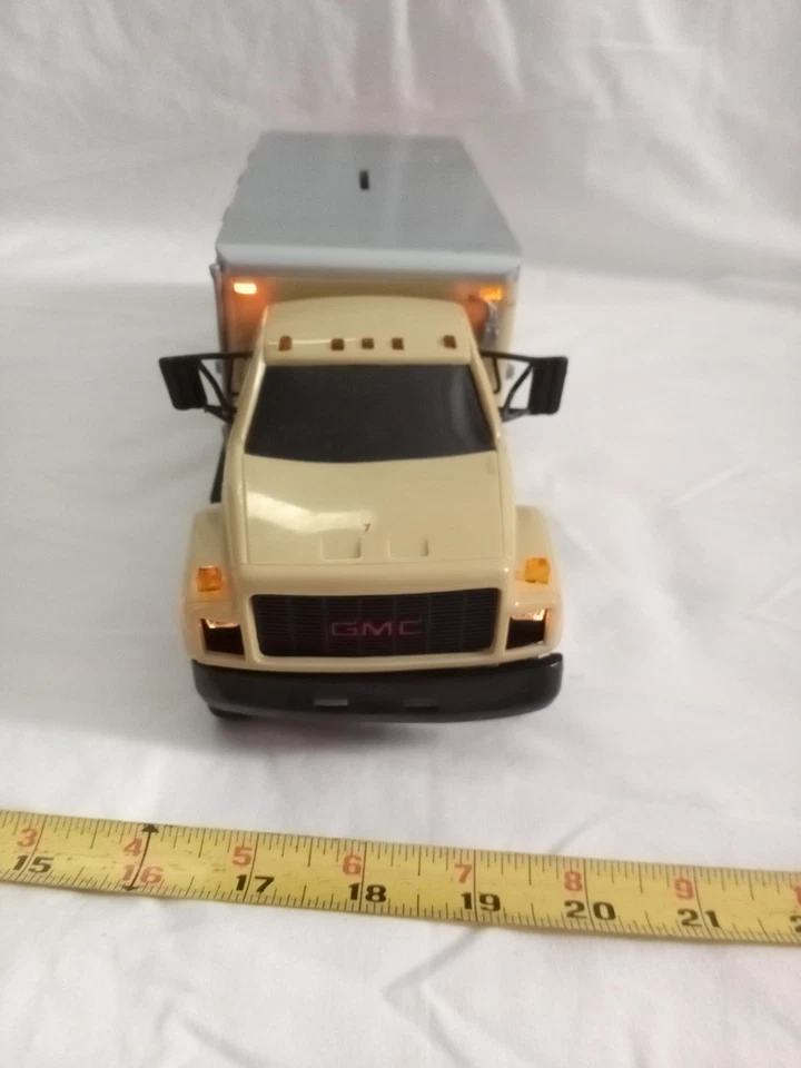 БАНК МОНЕТ SCHWAN'S 1997 GMC ДОСТАВКА ГРУЗОВИК С РАБОЧИМИ ФАРАМИ. - Изображение 2 из 4