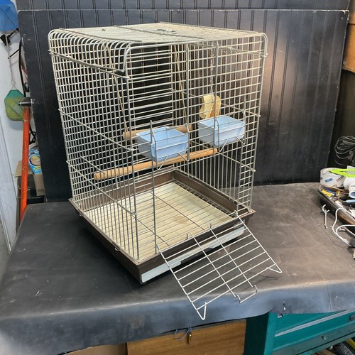 Large Bird cage Global Pets JAPAN  26”x17.5”x17” With Water And Feed Bowls Swing