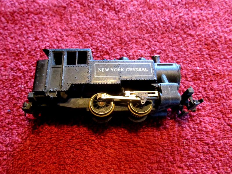 Vintage Circa 1970 Mantua 3992 New York Central Engine HO Scale (Untested)