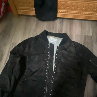 Valentino Bomberjacke Leder Schwarz Camouflage Nieten Reißverschluss Gr. M/L - Bild 1 von 4