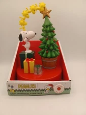 Peanuts SNOOPY WOODSTOCK Christmas Tree Gifts Musical Light Up Table Piece NIB