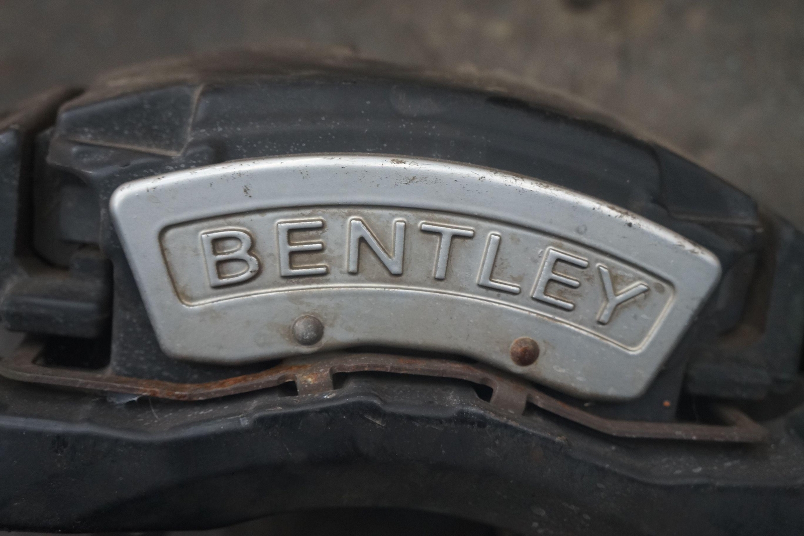 Front Left Brake Caliper & Bracket Oem Bentley Continental Gt 2005; Lh