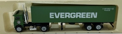 HO 1:87 Con-Cor 1011 White Commander Day Cab w/Container - EVERGREEN
