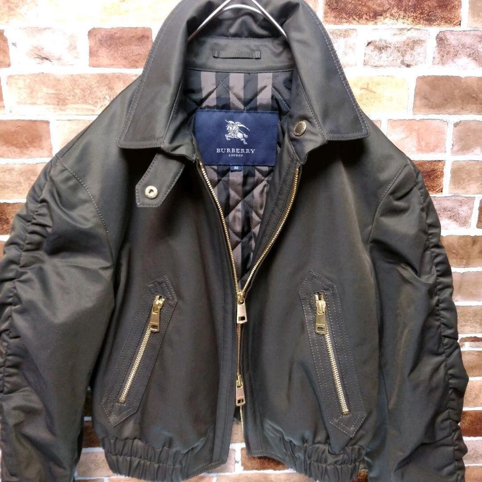 Blusa Burberry London militar curta feminina ajuste asiático tamanho 38/EUA:S autêntica - Imagem 2 de 4