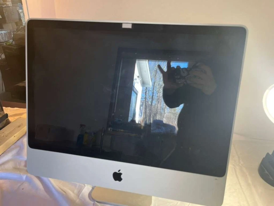2008 Apple iMac 24" (Early 2008) A1225 Core 2 Duo 2.4GHz 4GB Desktop – Working - Image 3 of 4