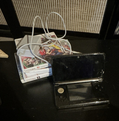 Nintendo 3DS Black Handheld Console Bundle w/ Charger & Games, Wi-Fi, NTSC-J