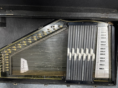 Oscar Schmidt OS73B Black Autoharp, Missing String