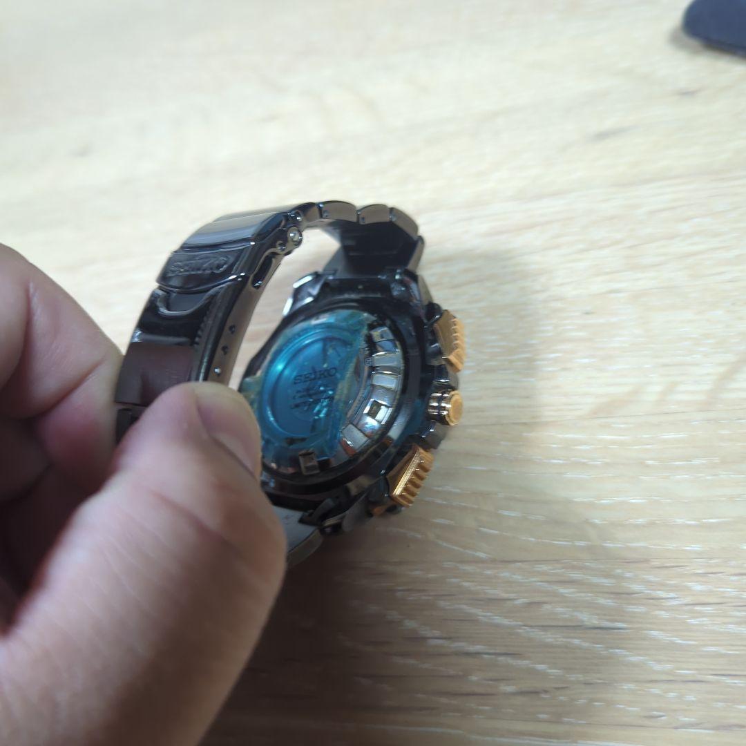 SEIKO Kinetic Chronograph 7L22-0BA0 Black Dial Gold Mens