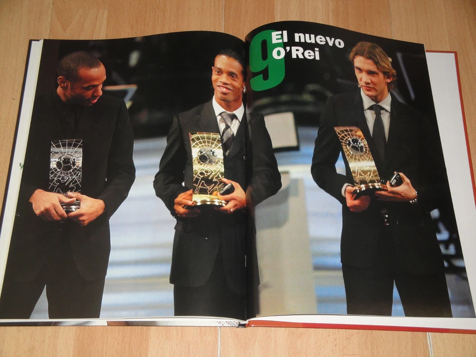 AMIGO RONALDINHO LIBRO DEL BARÇA F. C. BARCELONA A COLOR EN ESPAÑOL BUEN ESTADO - Imagen 3 de 3