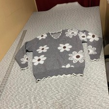 Gray/white sweater with white daisy flowers women L no brand tag . SKU-B412