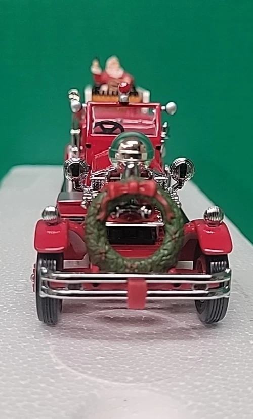 Matchbox 1930 Ahrens Fox Coca-Cola Holiday Fire Engine YYM35193 - Image 2 of 4