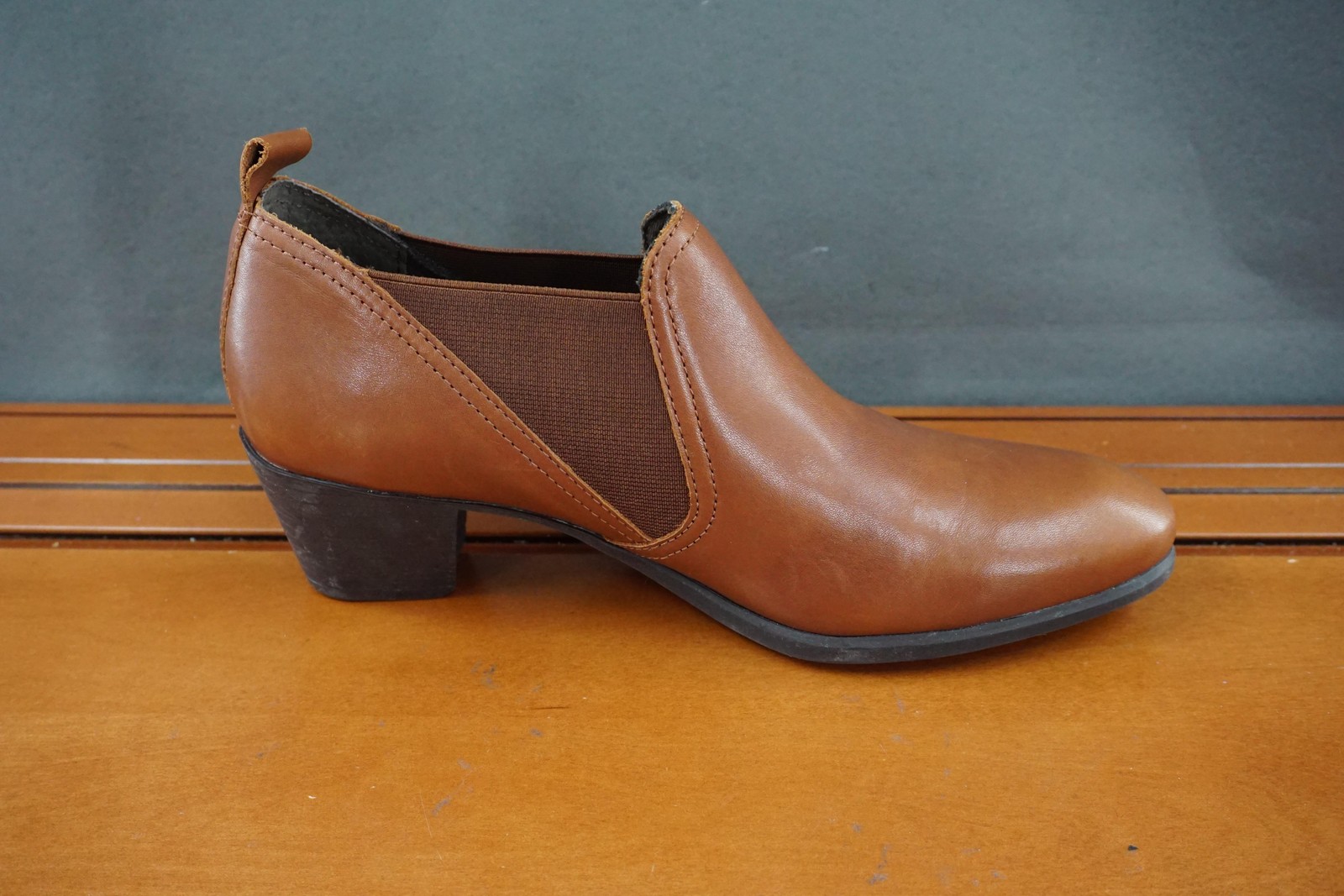 Munro Boots Womens 8.5 US Brown Leather Chelsea Ankle Booties Comfort