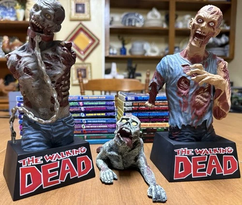The Walking Dead 2013 Bank Lot & Crawling Zombie Figure Horror Bust Statue Scary
