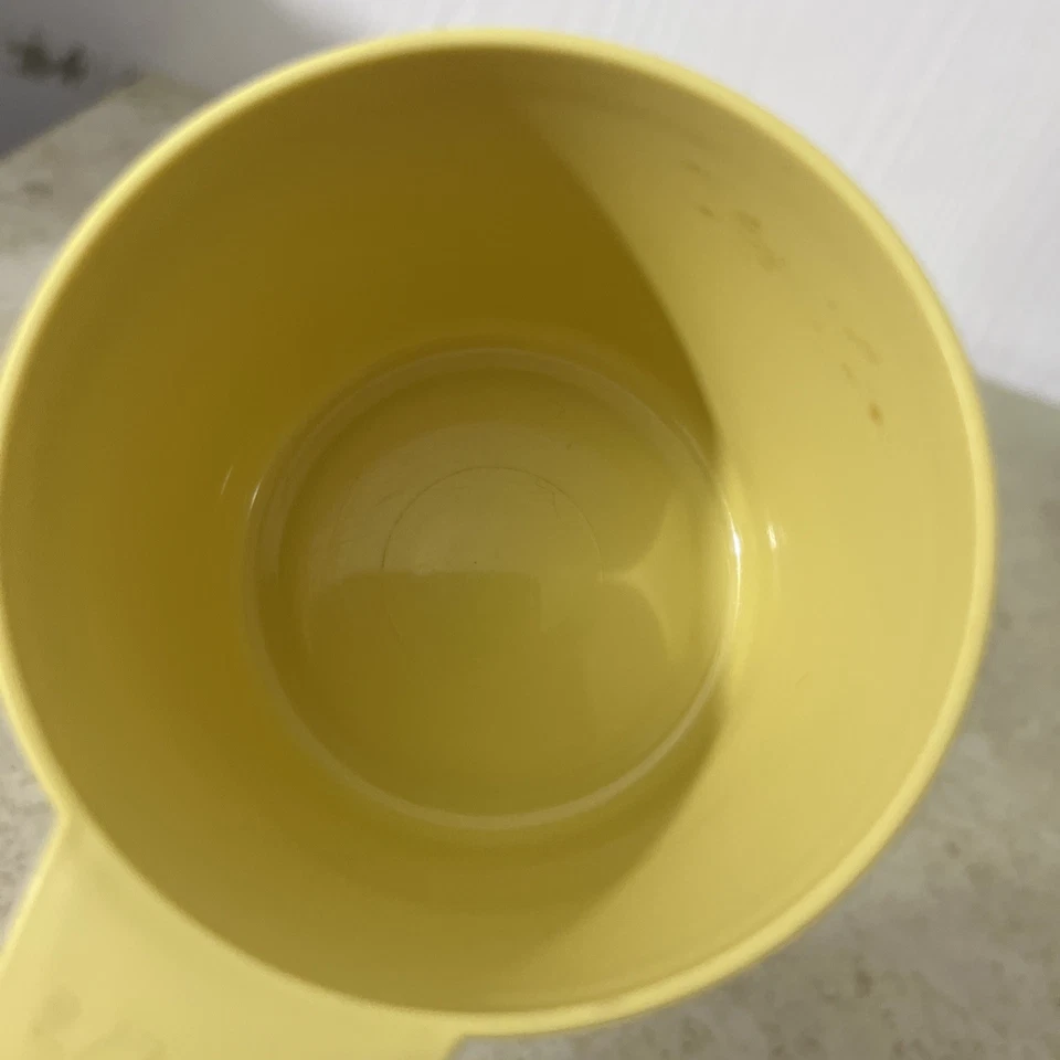 VINTAGE TUPPERWARE REPLACEMENT LIGHT PALE YELLOW 2/3 & 3/4 CUP MEASURING CUP - Image 3 of 4