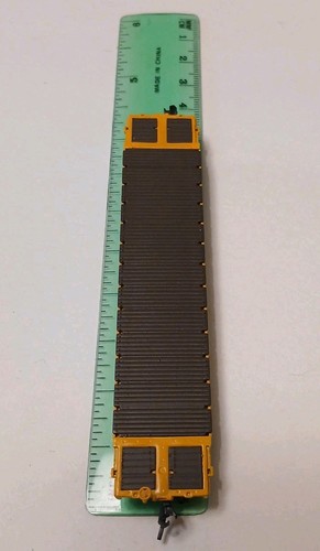 N-Scale Flat Car with box cushioned load Union Pacific 58789 yellow No Stakes - Picture 12 of 15
