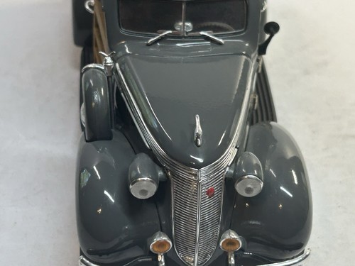 Crown Premiums Pro Hardware 1937 Studebaker Woody W/Surf Board 1:24 Die Cast - Picture 7 of 15