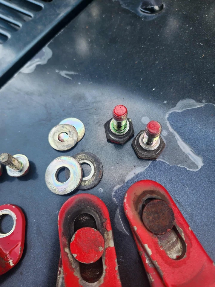 Par de correas y bisagras de puerta trasera OEM 1986-1993 Mazda B2000 B2200 B2600I con pernos Foto 4 de 4