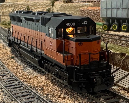 Proto2K Milwaukee Road SD45 #4000 escala HO realista - DCC instalado, sin sonido | Condition: Used