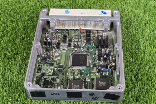 Toyota Land Cruiser KZJ90 Engine Computer 5VZ A/T 89661-60490 Ecu Oem Used - Picture 4 of 13