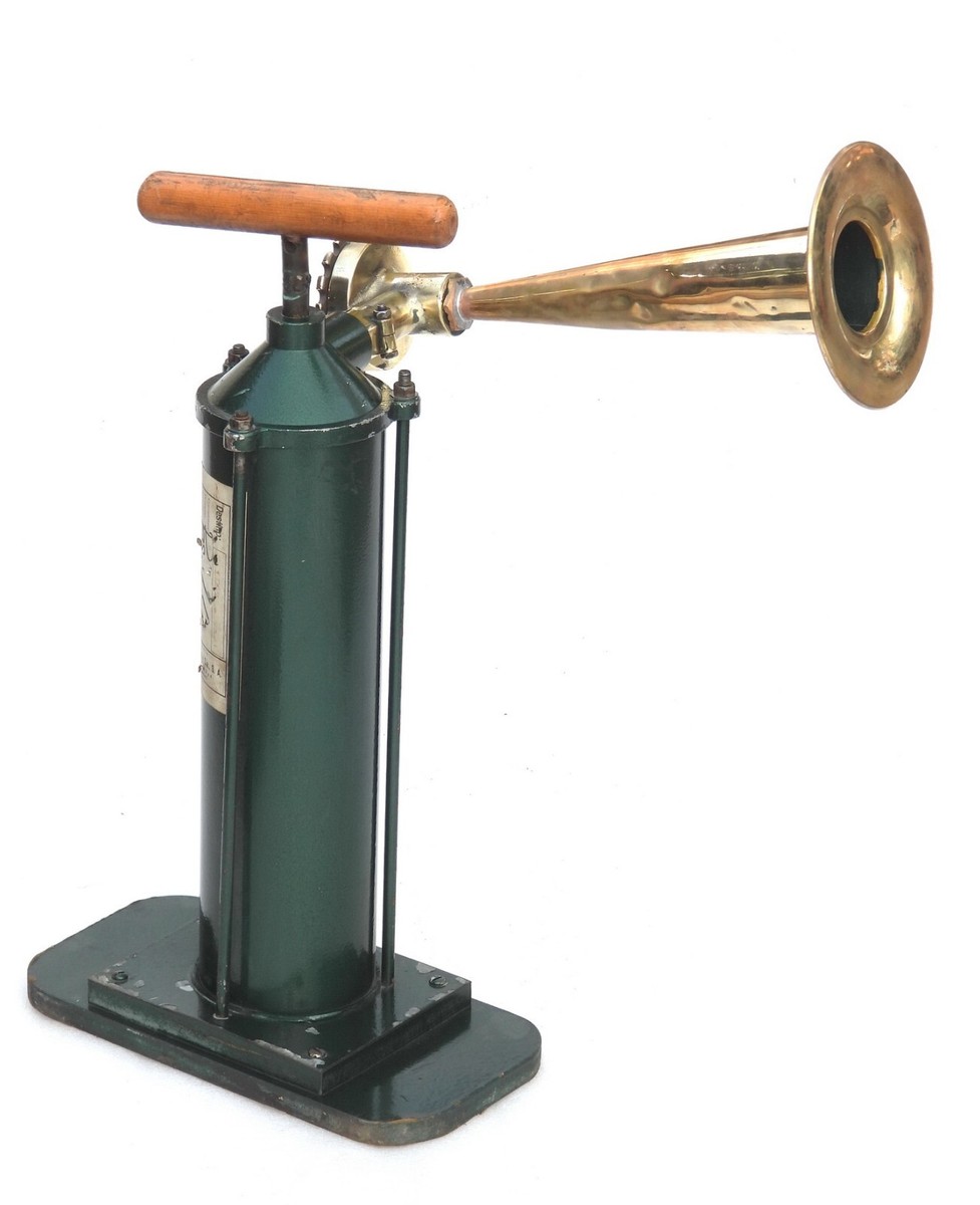FOG HORN(フォグフォーン) 霧中号角 アンティーク 船舶用品 海洋総合辞典 Comprehensive Ocean Dictionary, 特選フォト