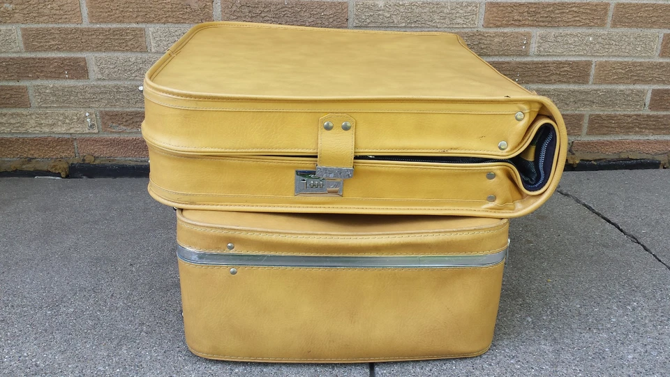 Vtg VENTURA Suitcase & Garment Bag Mustard Tan Locking Luggage Set Tweed & Vinyl - Image 2 of 4