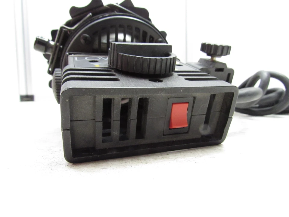 Lowel Pro-Light Focusing Photo Studio Flood Light with Barndoors P2-101 - Image 4 of 4