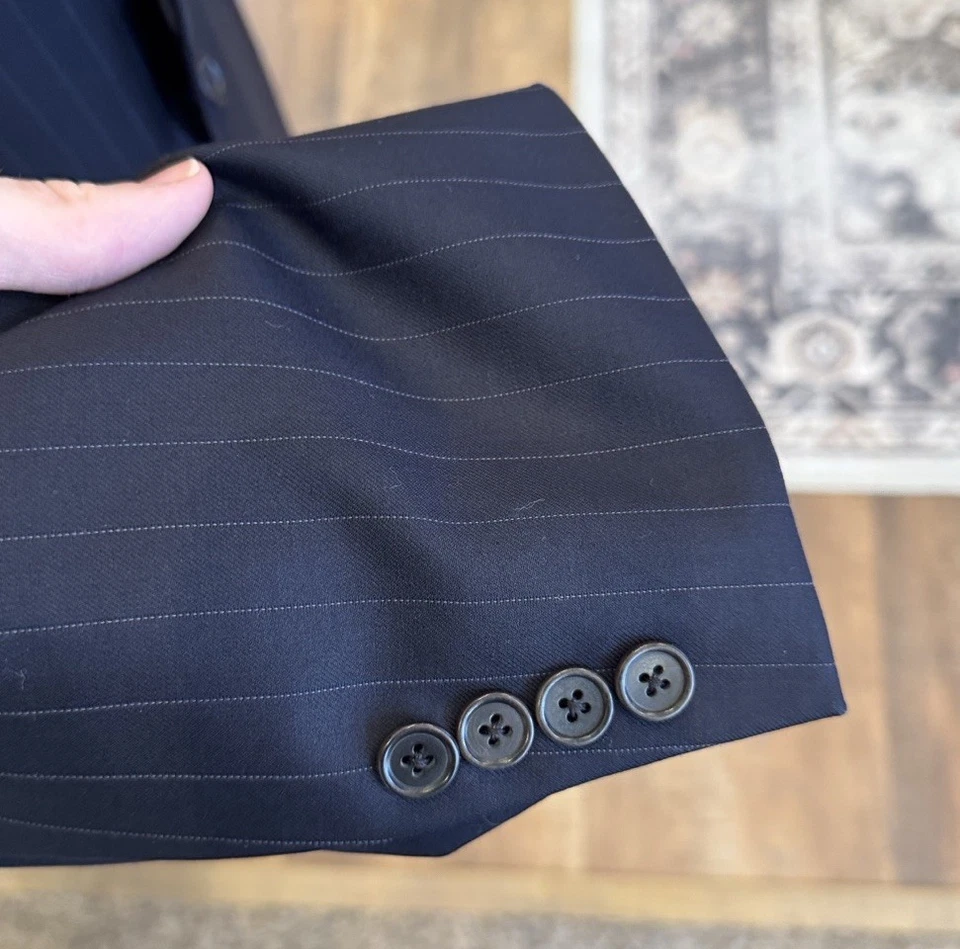 Jos. A. Traje de lana Bank para hombre 42R azul marino a rayas firma dorado de 2 botones usado en excelente estado Foto 4 de 4