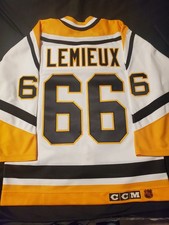 Mario Lemieux Pro 1993 Robopen PIttsburgh Penguins CCM Jersey with fightstrap