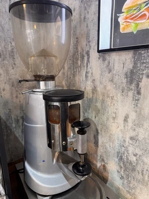 Fiorenzato F64 Commercial Coffee Grinder With Reservoir Used But Good Condition - Image 1 of 2