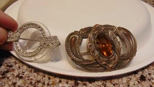 VINTAGE SET OF 2 DIFFERENT PINS / BROOCHES - RHINESTONE / LUCITE MARKED G.N.C.