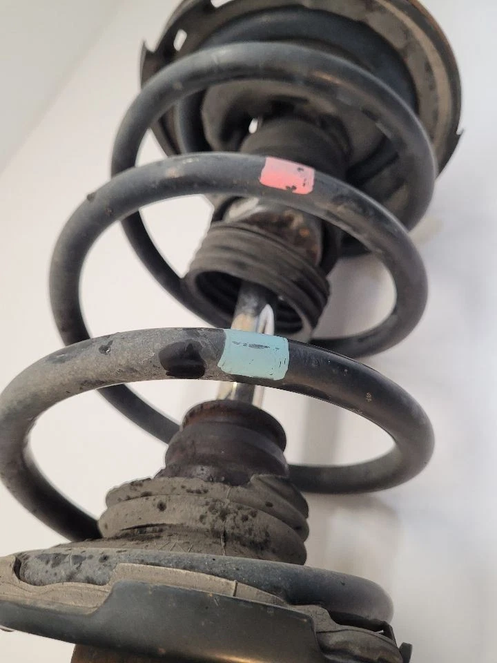 04-10 TOYOTA SIENNA RH Passenger Strut Front FWD Excluding Mobility Van Foto 3 de 4