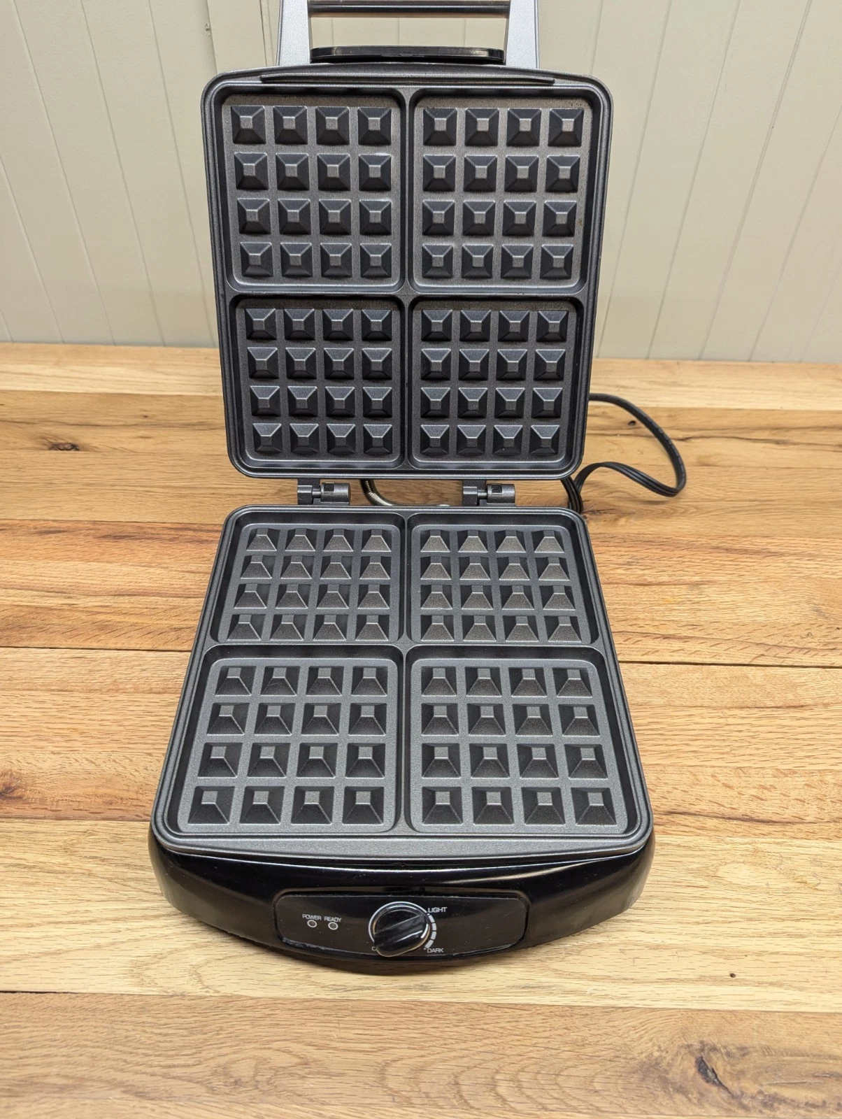 Farberware 201362 Electric Stainless Steel Square Waffle Maker 1200W Non-Stick
Opens in a new window