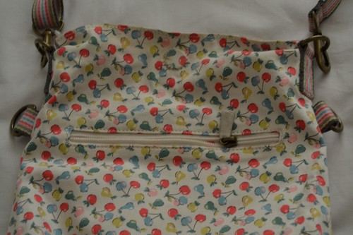 Beautiful Cath Kidston Floral & Fruit Print Cloth Reversible Cross Body Bag - Picture 5 of 8