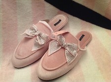 VICTORIAS SECRET BOW MULE SLIPPER.NEW. SMALL