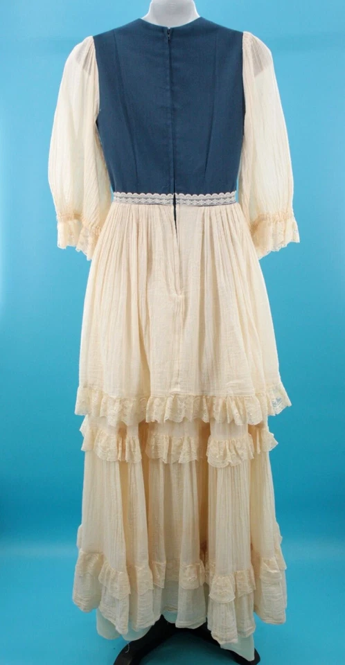 Maxi Vestido De Colección Para Mujer Años 70 Crema y Denim Azul Volantes Campesino Gunne Sax XS/S 70s Foto 2 de 4