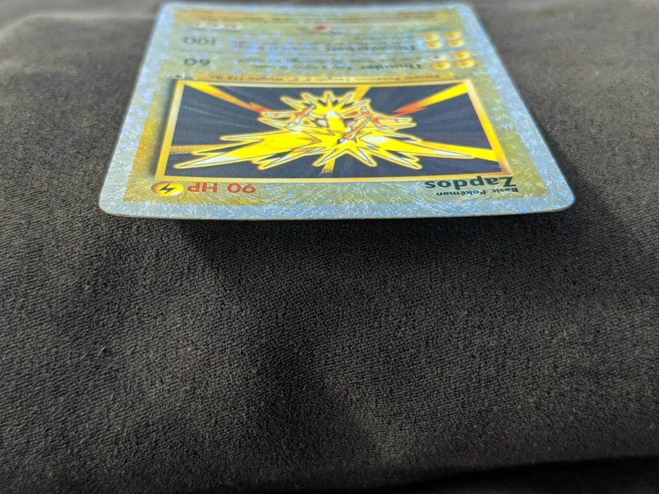Zapdos 19/110 Legendary Collection Reverse Holo - Image 3 of 4
