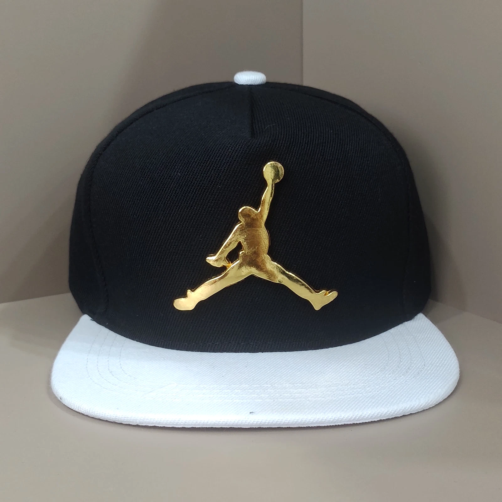 Jordan Outdoor Leisure Gold Label Black White Two-Tone Flat Brim Cap Adjustable
Opens in a new windo