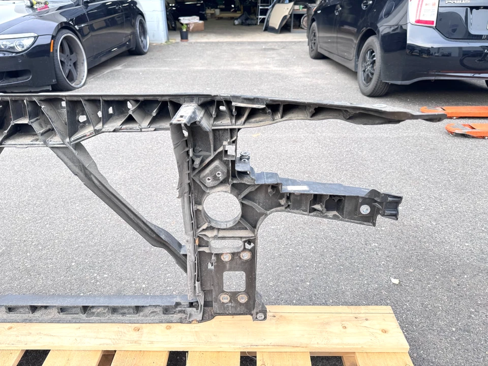 AUDI Q7 2007-2015 MONTAJE DE MARCO DE SOPORTE DE RADIADOR DELANTERO OEM 4L0805594A Foto 2 de 4