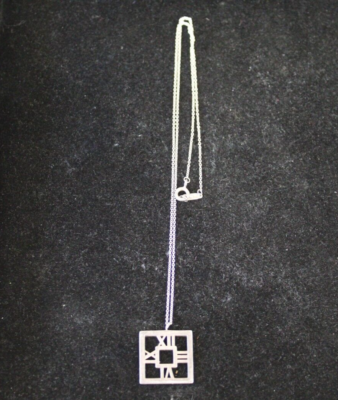 アクセサリー Tiffany & Co. Atlas Roman Numeral Charm Tiffany & Co. Sterling Square Atlas Roman Numeral Pendant Necklace