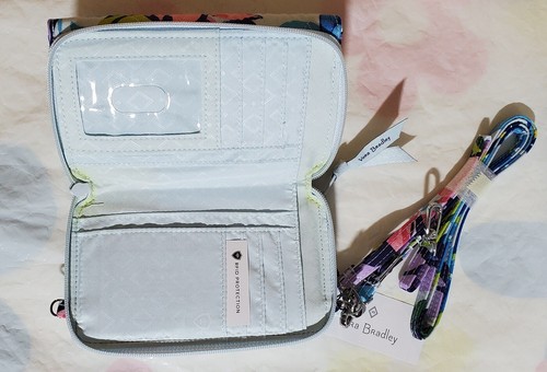 VERA BRADLEY RFID 3 in 1 CROSSBODY Wristlet Bag Purse MARIAN FLORAL Flowers $75 - Picture 3 of 7
