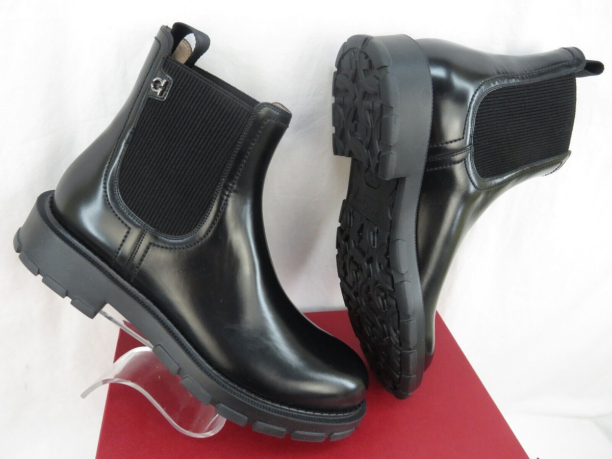 NIB FERRAGAMO IAGO BLACK LEATHER GANCINI LOGO PULL CHELSEA 