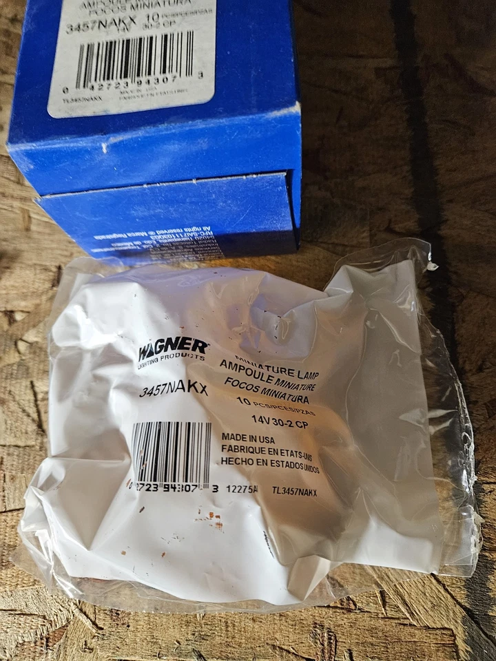 NUEVAS lámparas en miniatura Wagner 3457NAKX para 07-09 Cadillac/GMC Foto 2 de 4