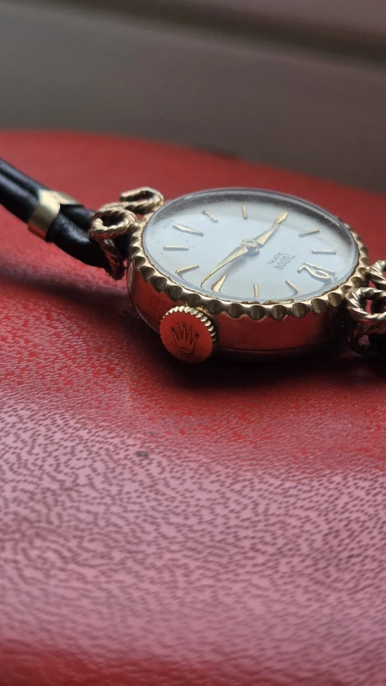 Rolex Tudor Royal para dama maravillosamente limpio y original. Precioso estado en caja Foto 3 de 4