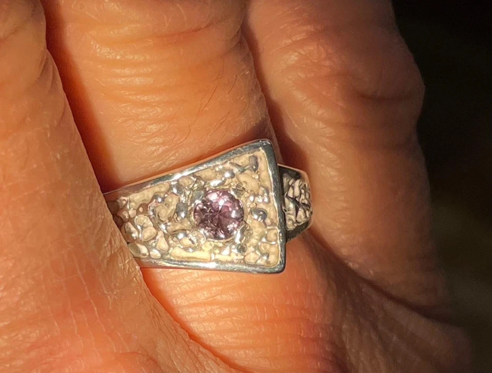 ANILLO DE PLATA ESTERLINA .145 CT CAMBIO DE COLOR AZUL - ZAFIRO ROJO .925 PARA HOMBRE TALLA 9 7GR Foto 4 de 4