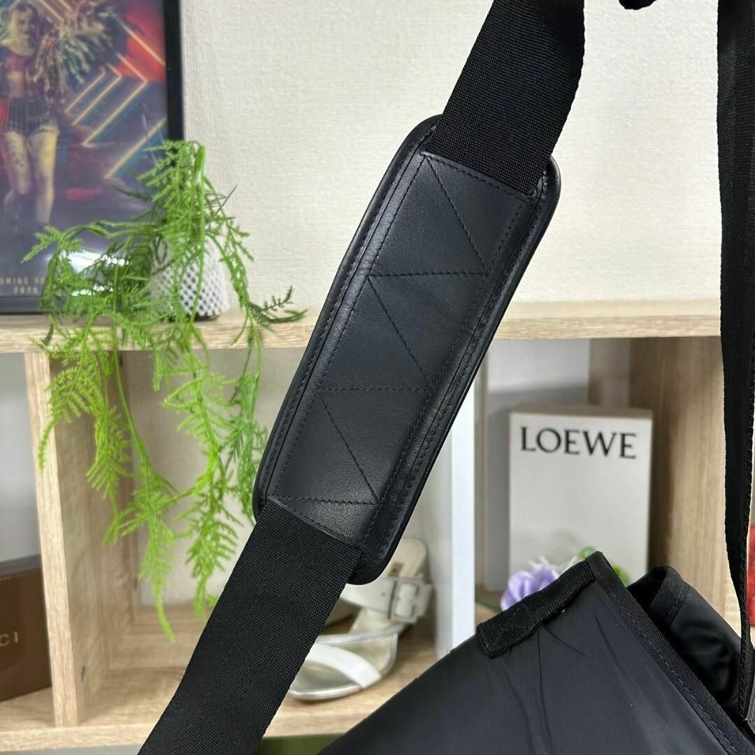 Y-3 Large Capacity Messenger Bag Oversized Logo Black Size Y-3 Large Capacity Messenger Bag Oversized Logo Black Size