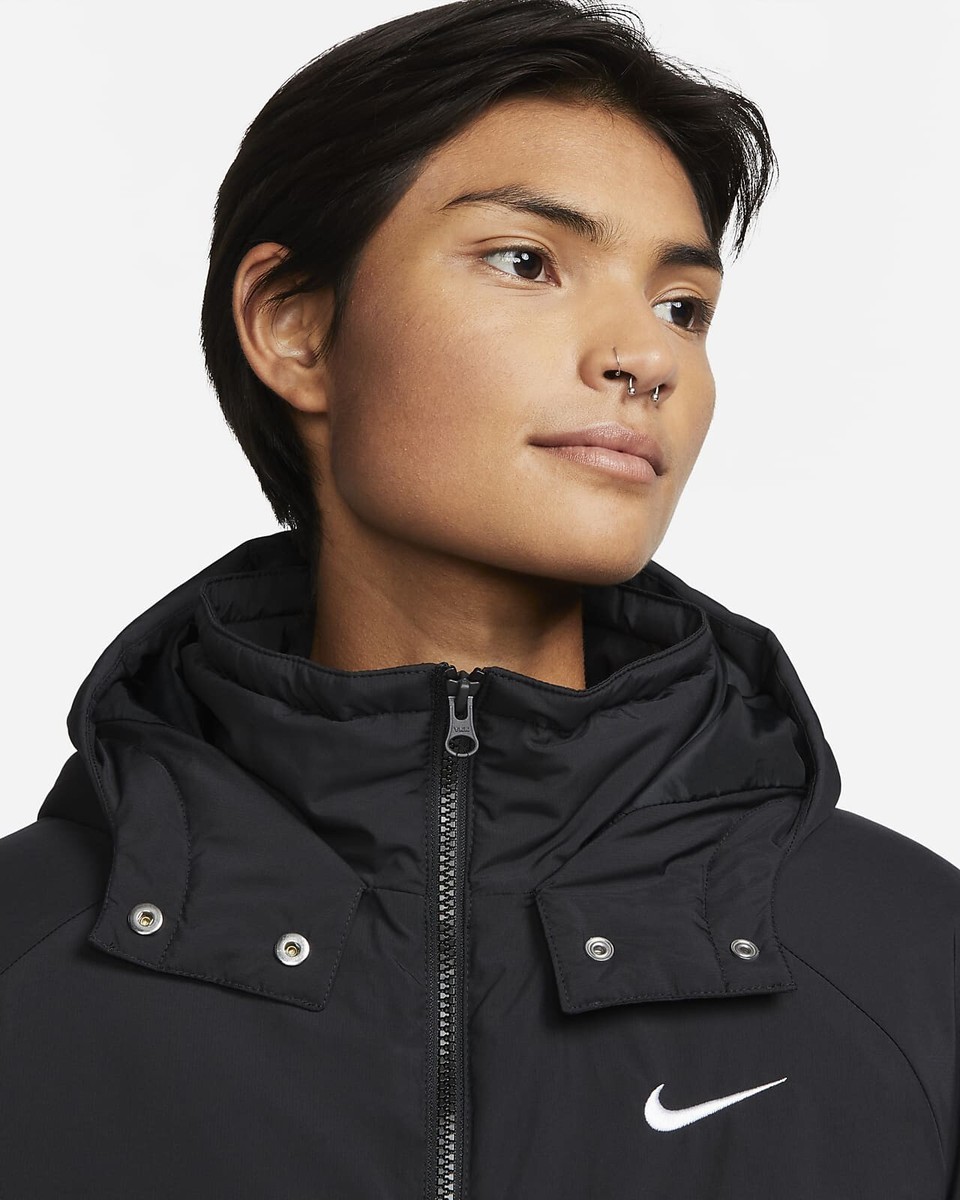 NIKE フード付きジャケット Sサイズ ブラック Nike フード付きジャケット Sサイズ 黒 ウィンドブレーカー